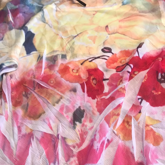 Brilliant color blouse. - Picture 4 of 5